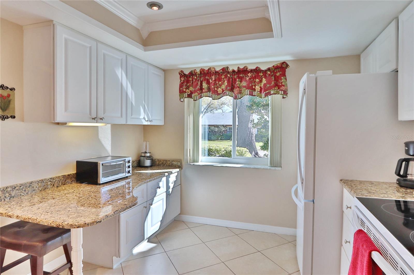 Image 10 of 41 For 880 Maclaren Drive N B