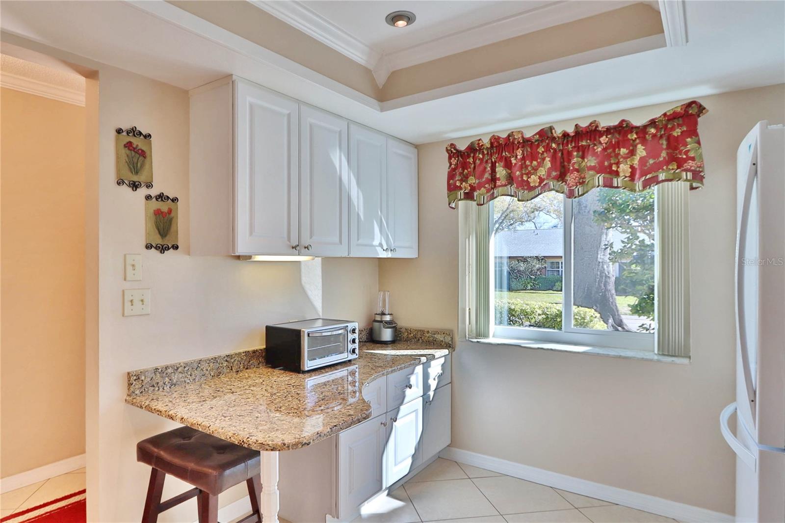 Image 12 of 41 For 880 Maclaren Drive N B