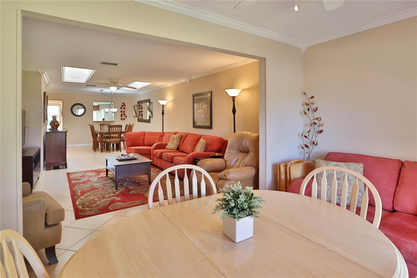 Image 13 of 41 For 880 Maclaren Drive N B