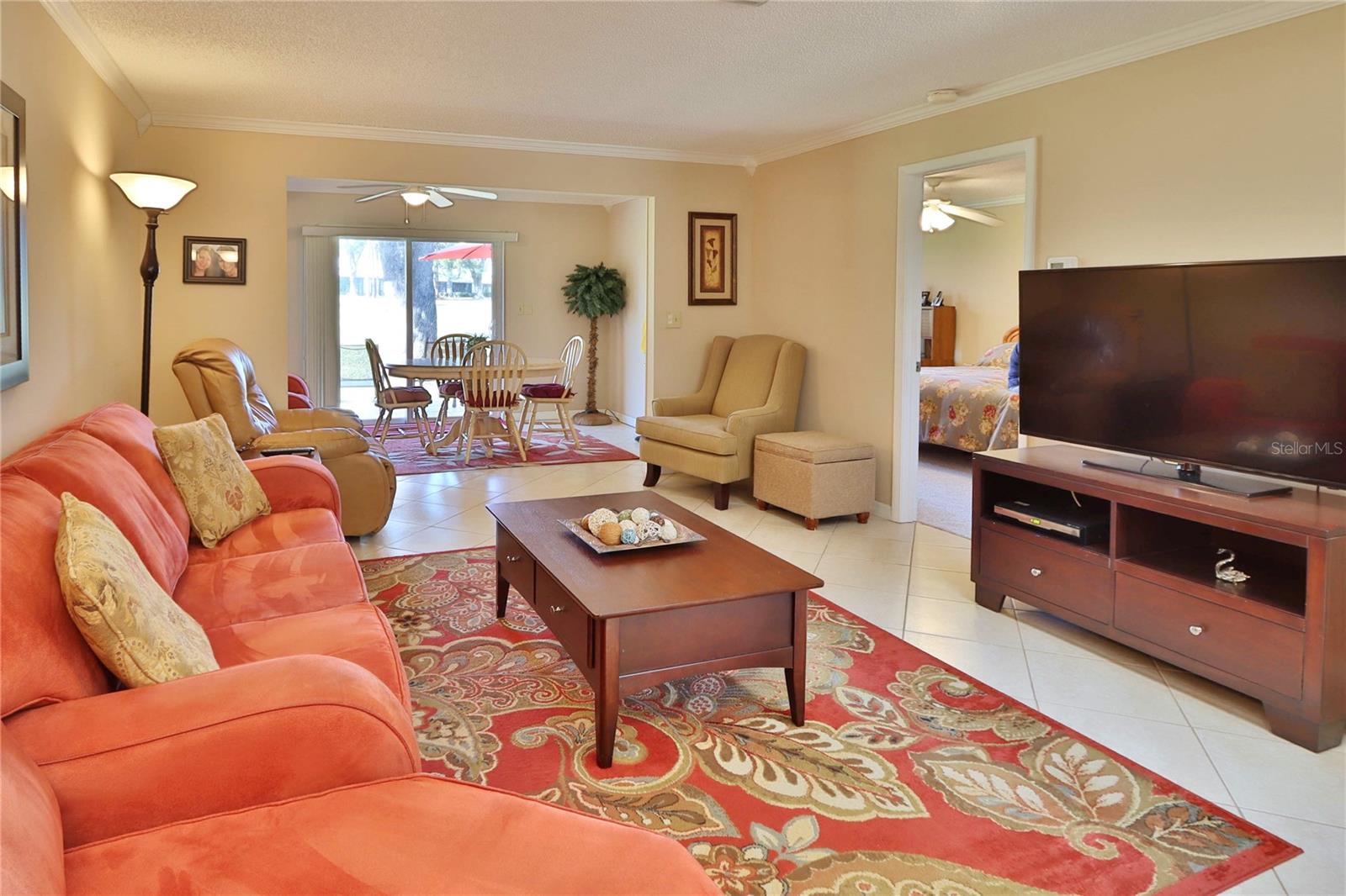 Image 14 of 41 For 880 Maclaren Drive N B