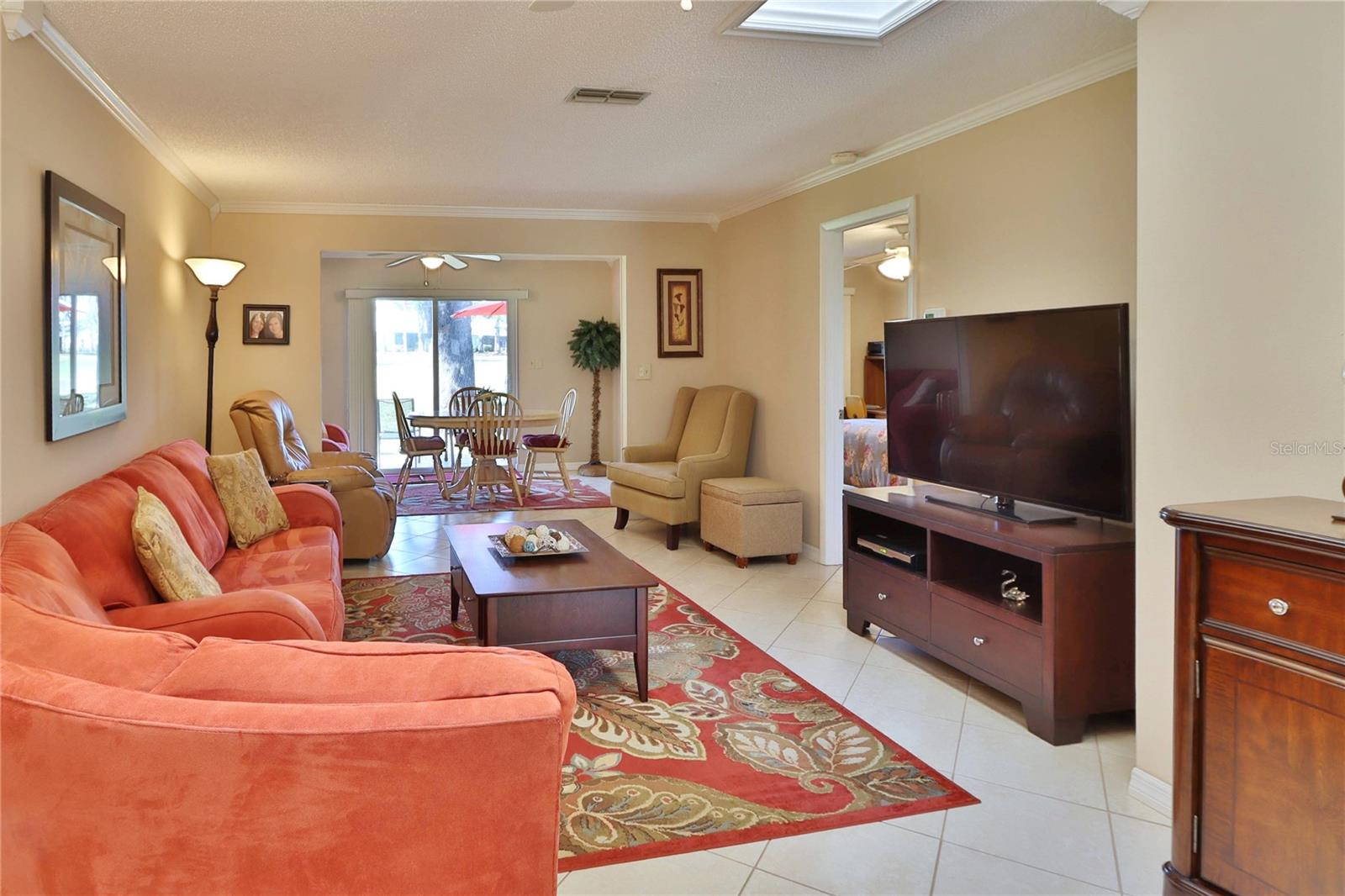 Image 15 of 41 For 880 Maclaren Drive N B