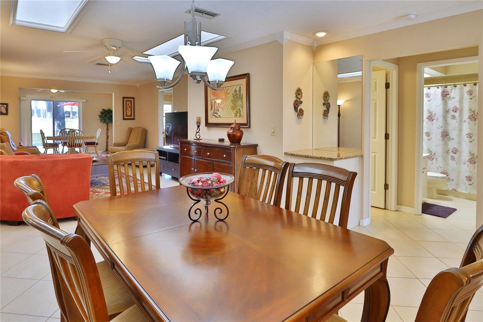 Image 16 of 41 For 880 Maclaren Drive N B