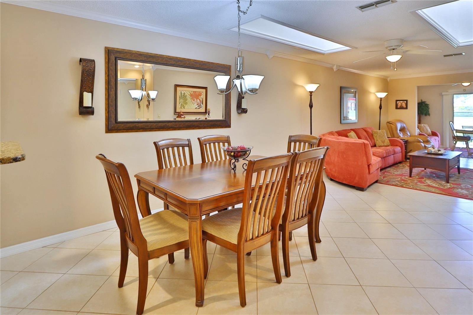 Image 17 of 41 For 880 Maclaren Drive N B