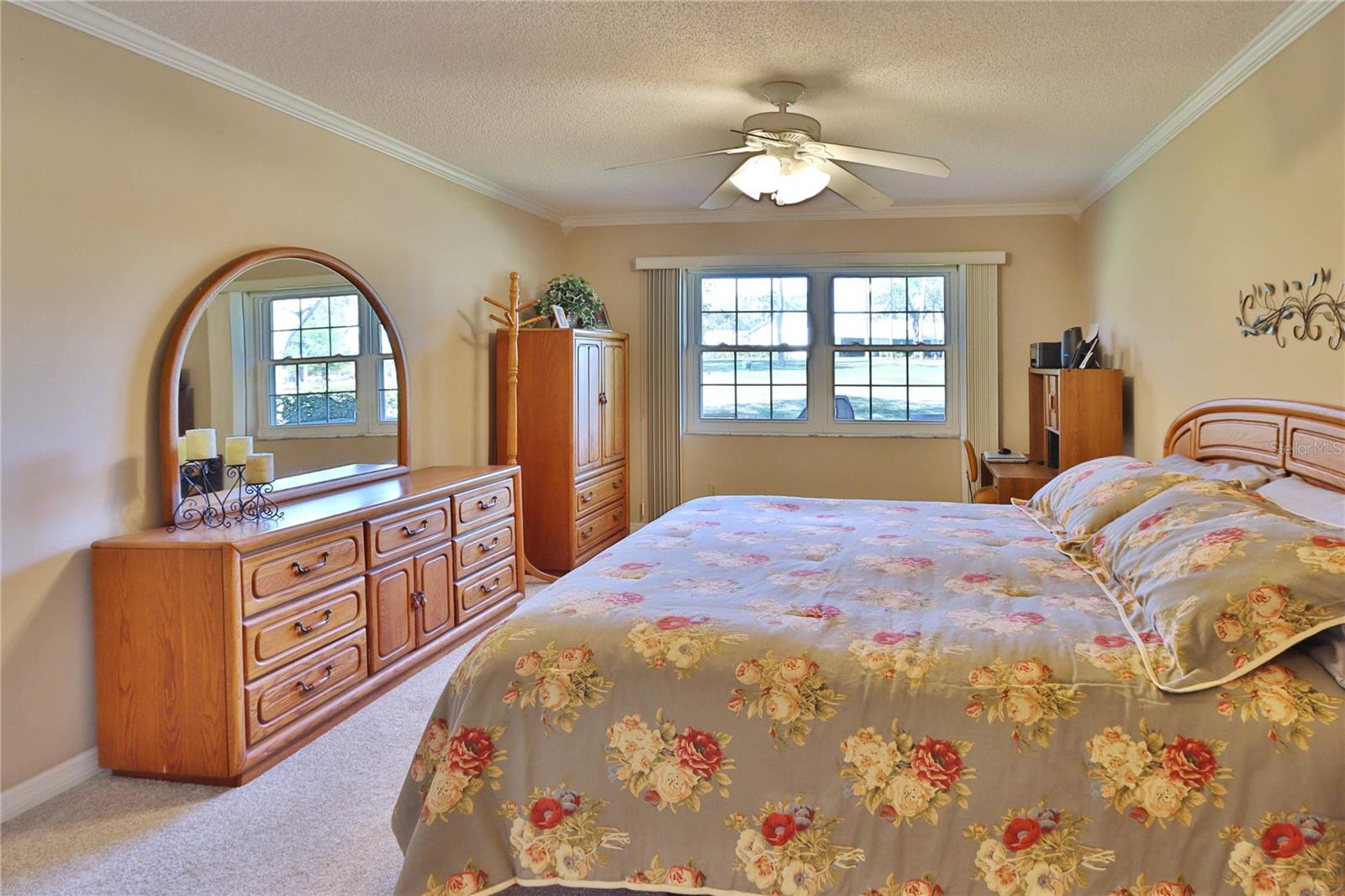 Image 24 of 41 For 880 Maclaren Drive N B