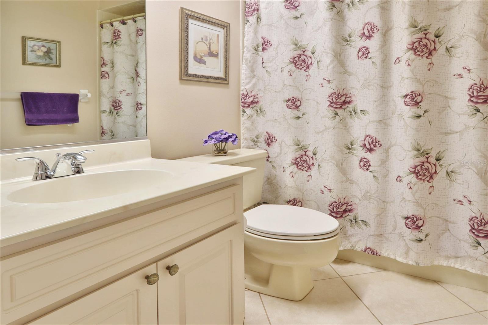 Image 26 of 41 For 880 Maclaren Drive N B