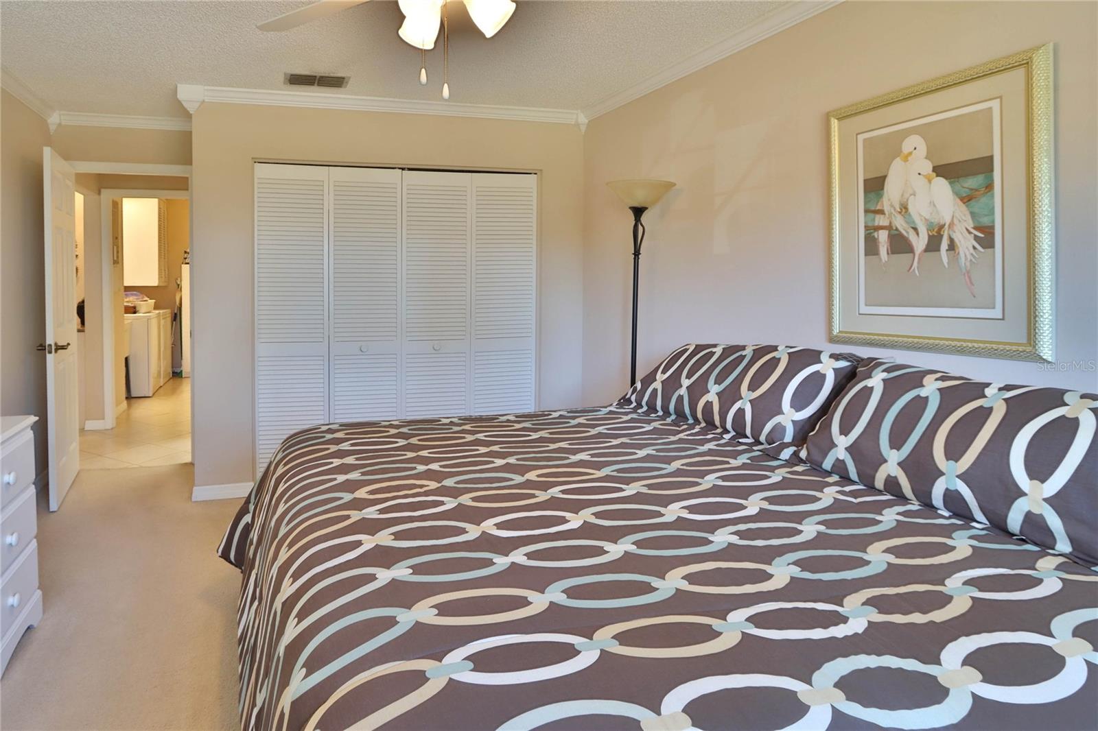 Image 27 of 41 For 880 Maclaren Drive N B