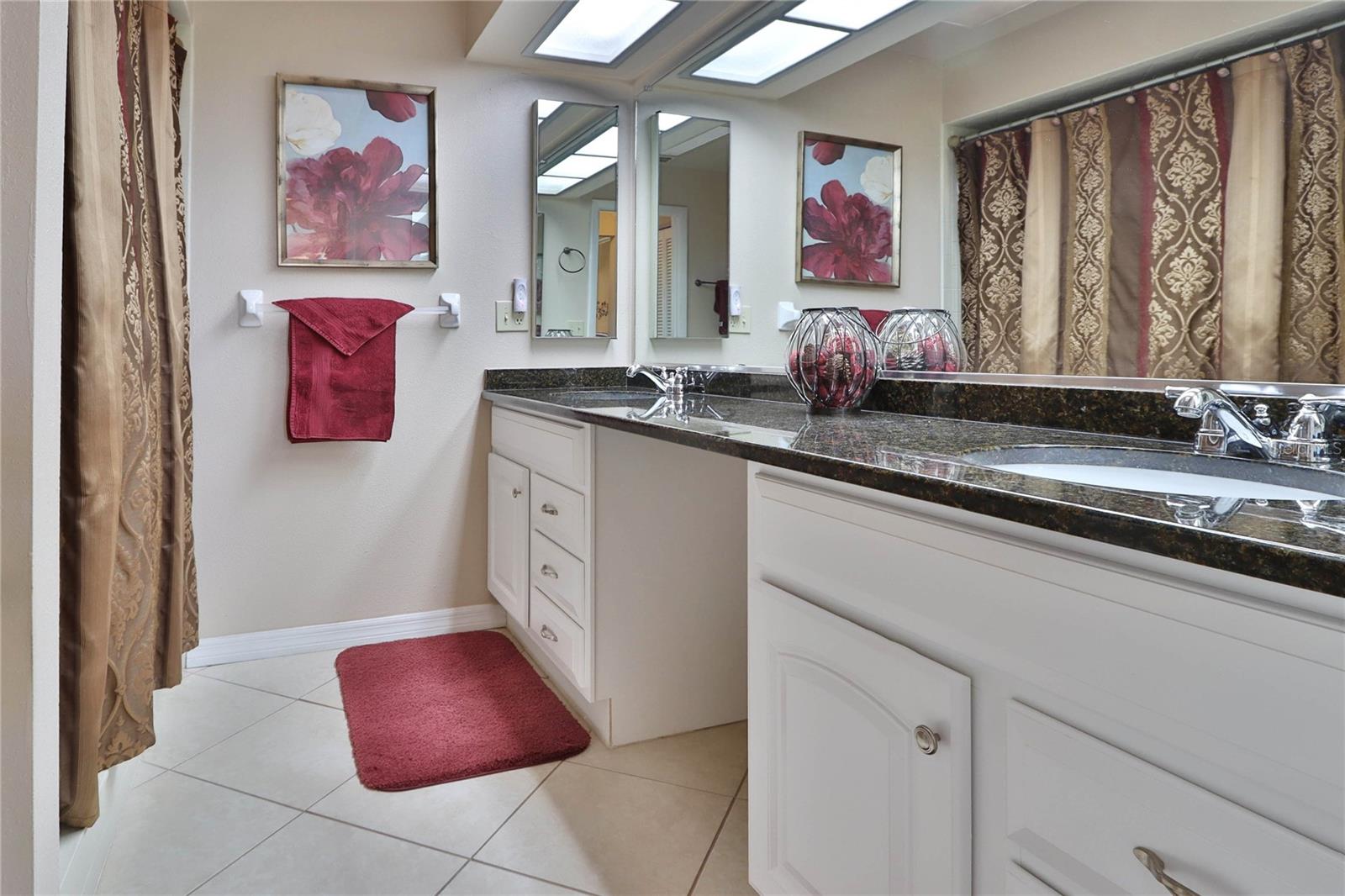 Image 31 of 41 For 880 Maclaren Drive N B