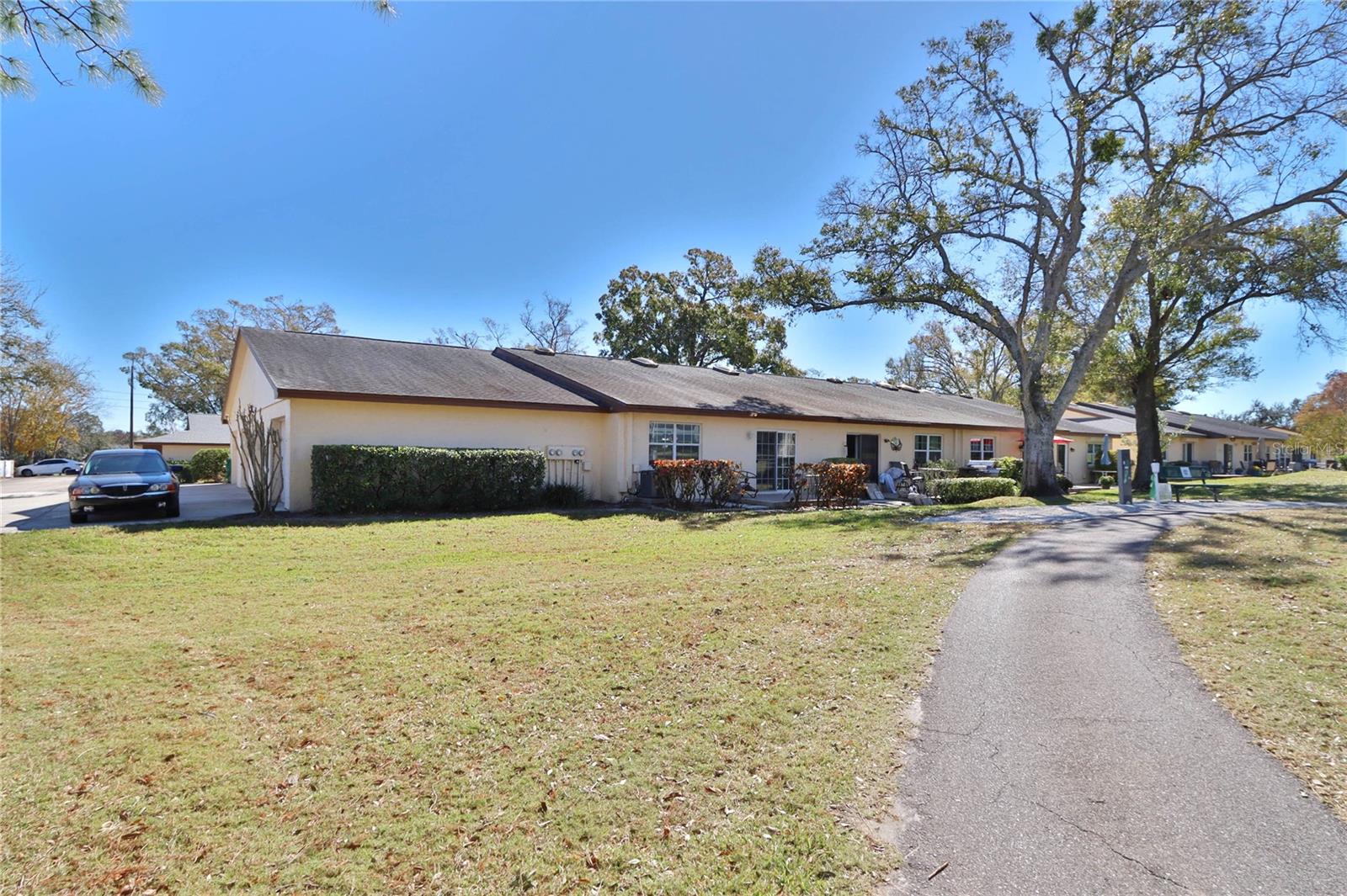 Image 36 of 41 For 880 Maclaren Drive N B