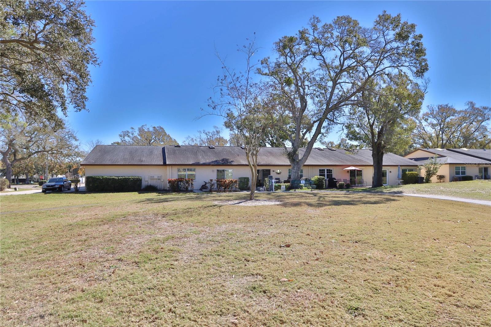 Image 38 of 41 For 880 Maclaren Drive N B