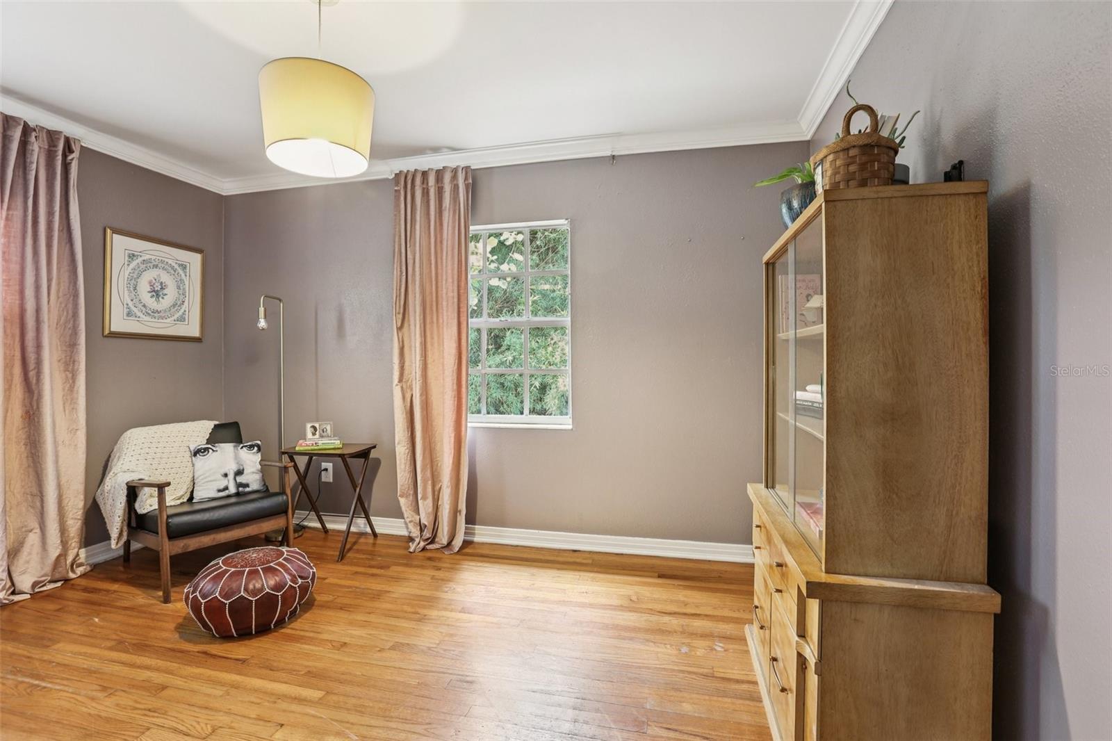 Listing photo id 17 for 4216 Euclid Avenue