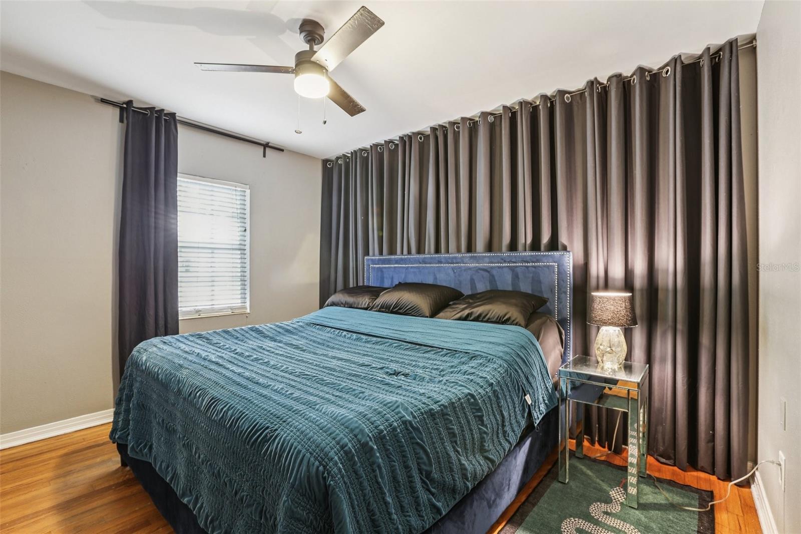 Listing photo id 19 for 4216 Euclid Avenue