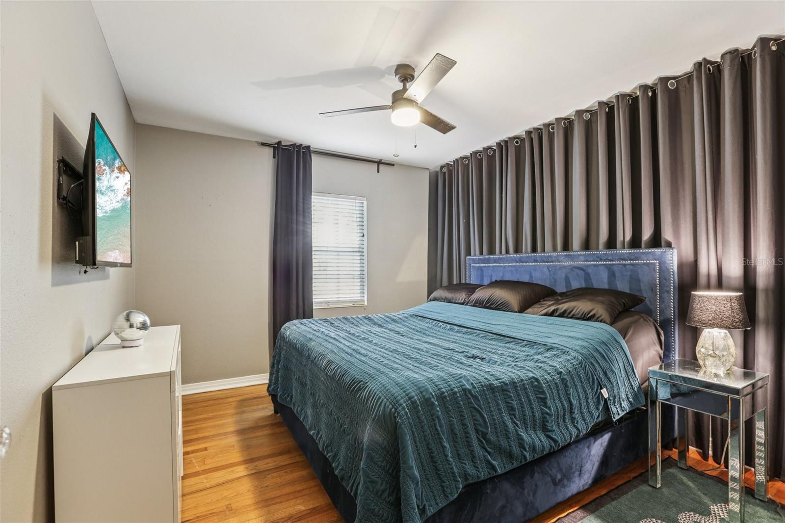 Listing photo id 20 for 4216 Euclid Avenue