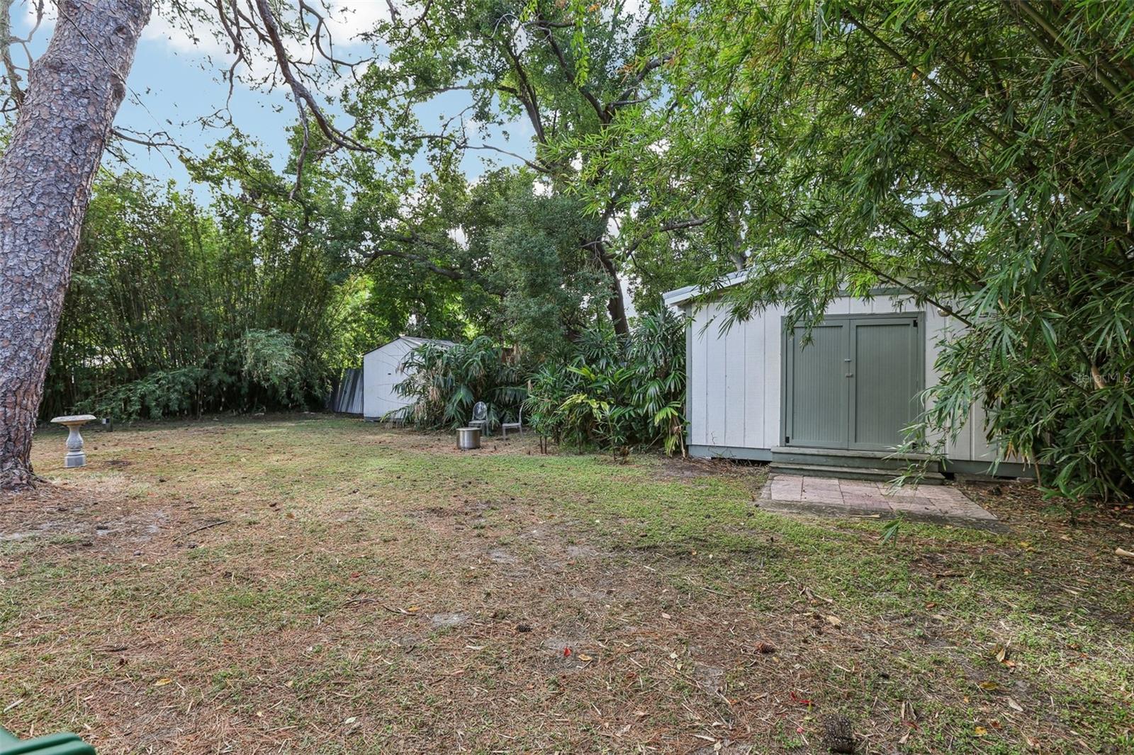 Listing photo id 22 for 4216 Euclid Avenue