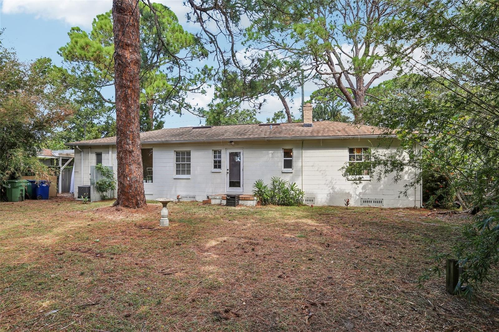 Listing photo id 24 for 4216 Euclid Avenue