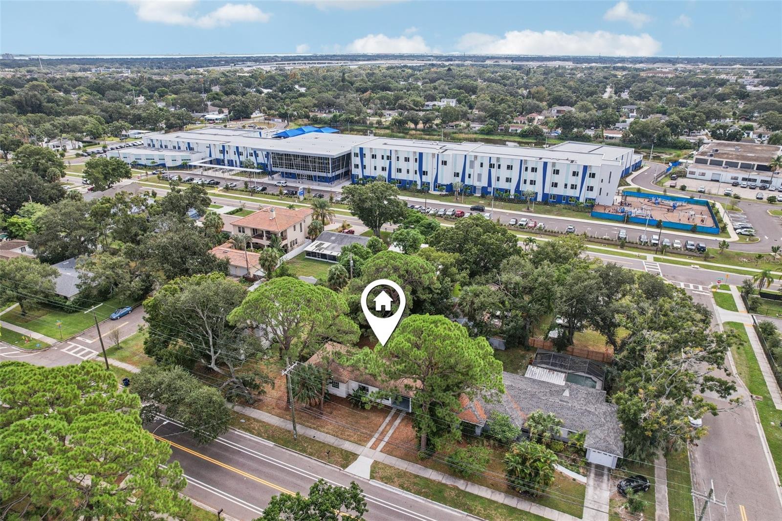 Listing photo id 25 for 4216 Euclid Avenue