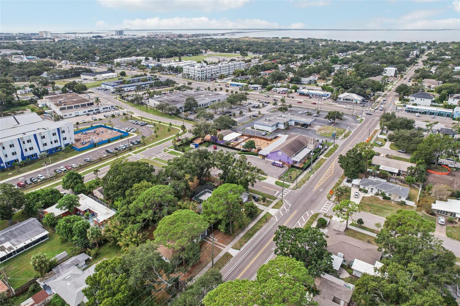 Listing photo id 26 for 4216 Euclid Avenue