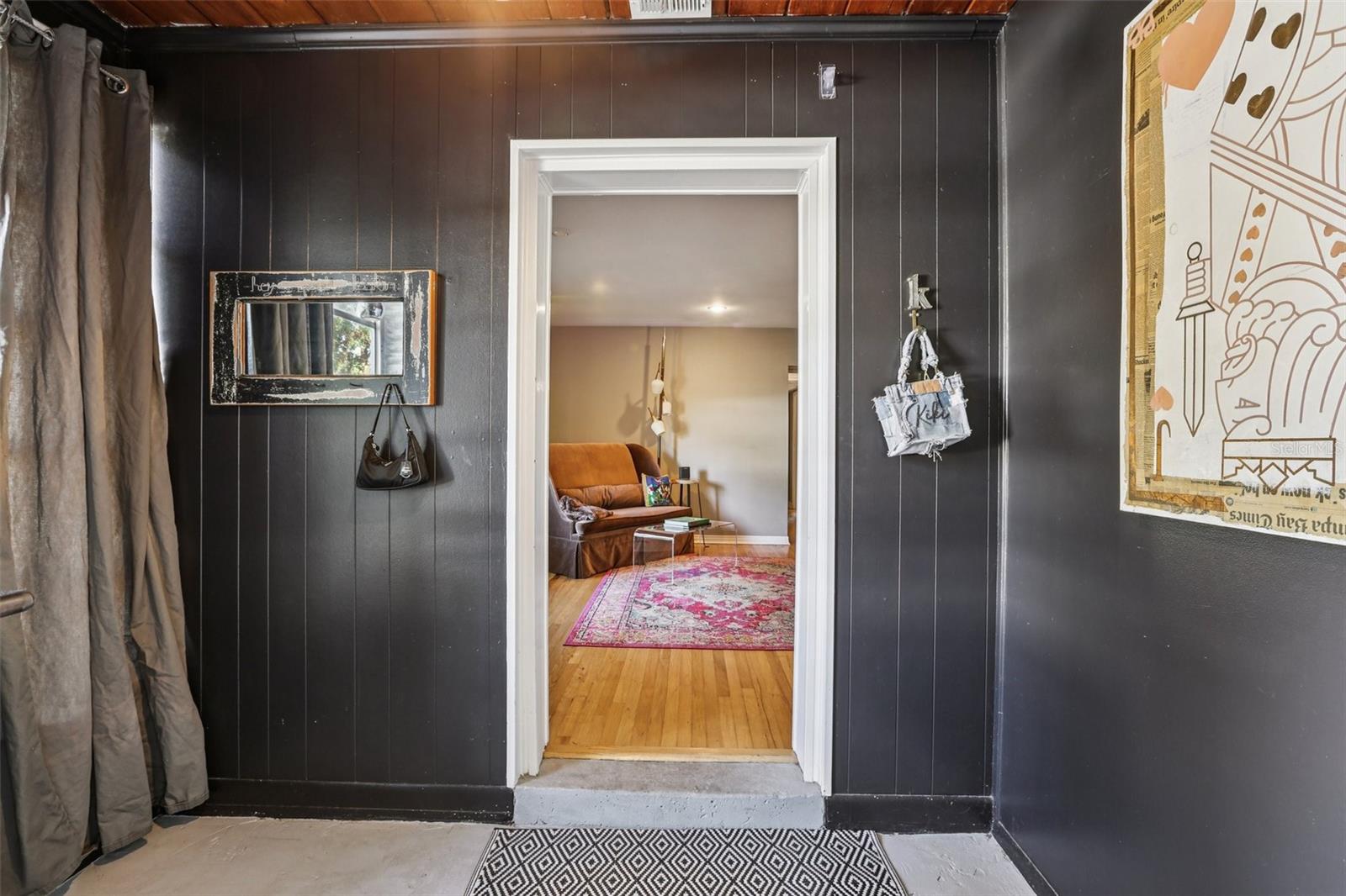 Listing photo id 2 for 4216 Euclid Avenue