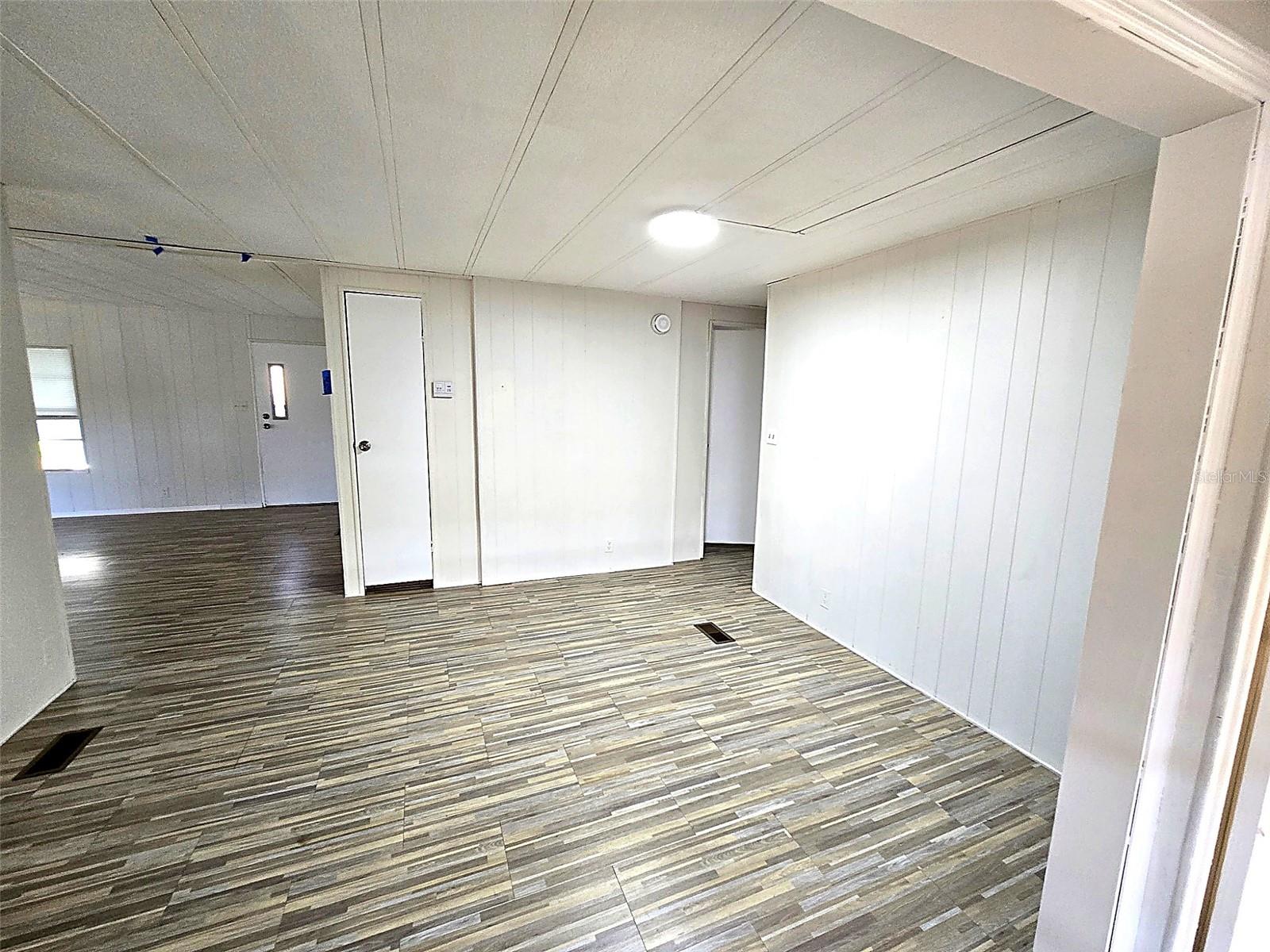 Image 3 of 20 For 7127 Commons Boulevard