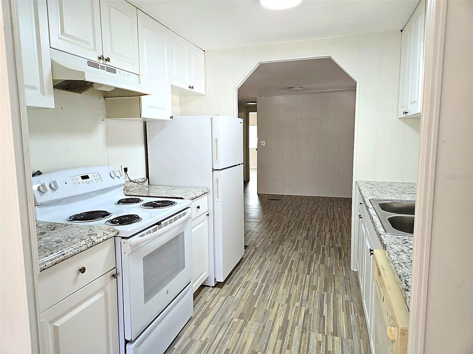 Image 5 of 20 For 7127 Commons Boulevard