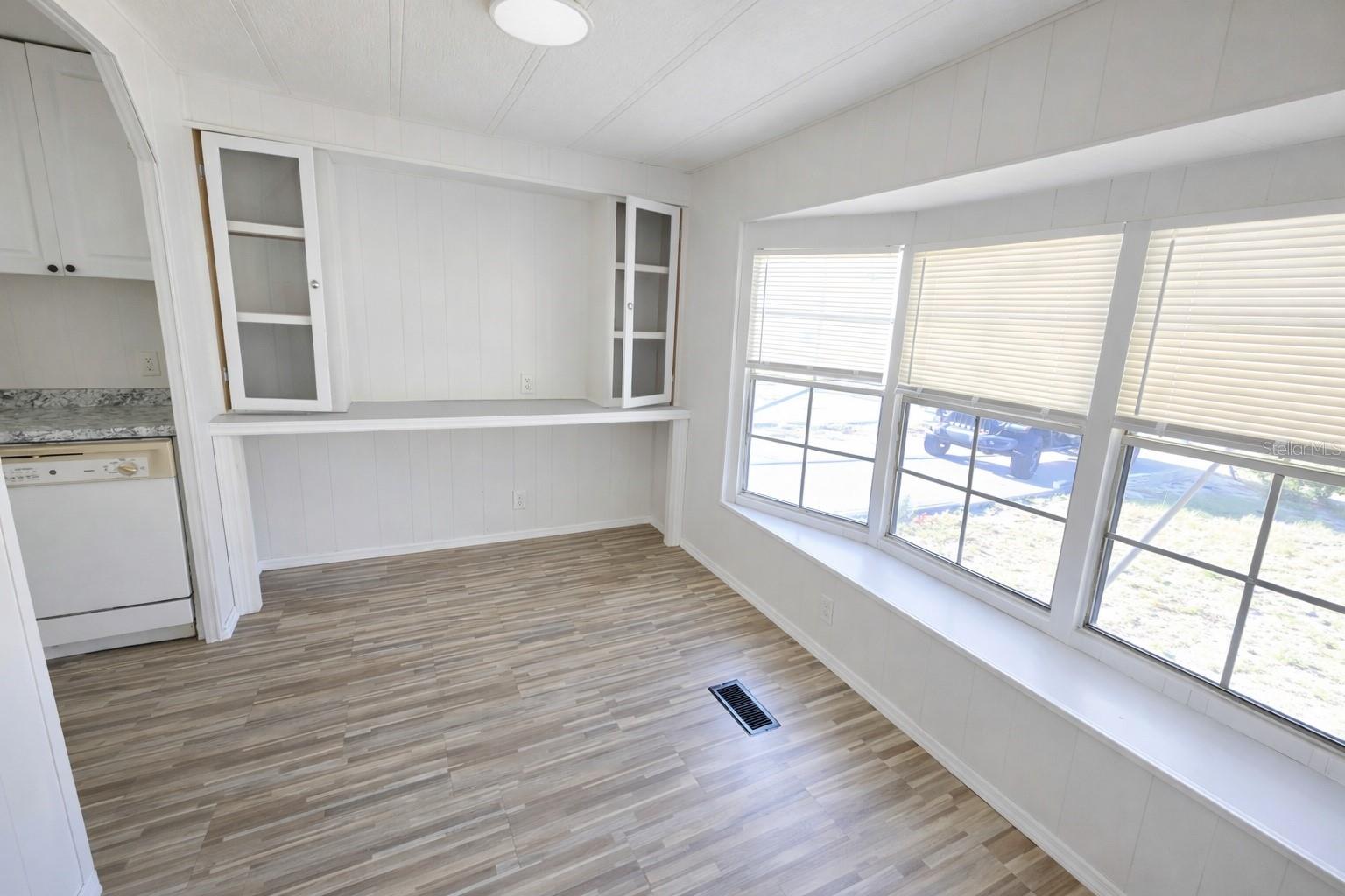 Image 6 of 20 For 7127 Commons Boulevard