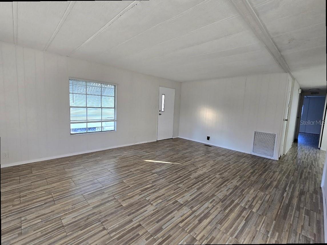 Image 7 of 20 For 7127 Commons Boulevard