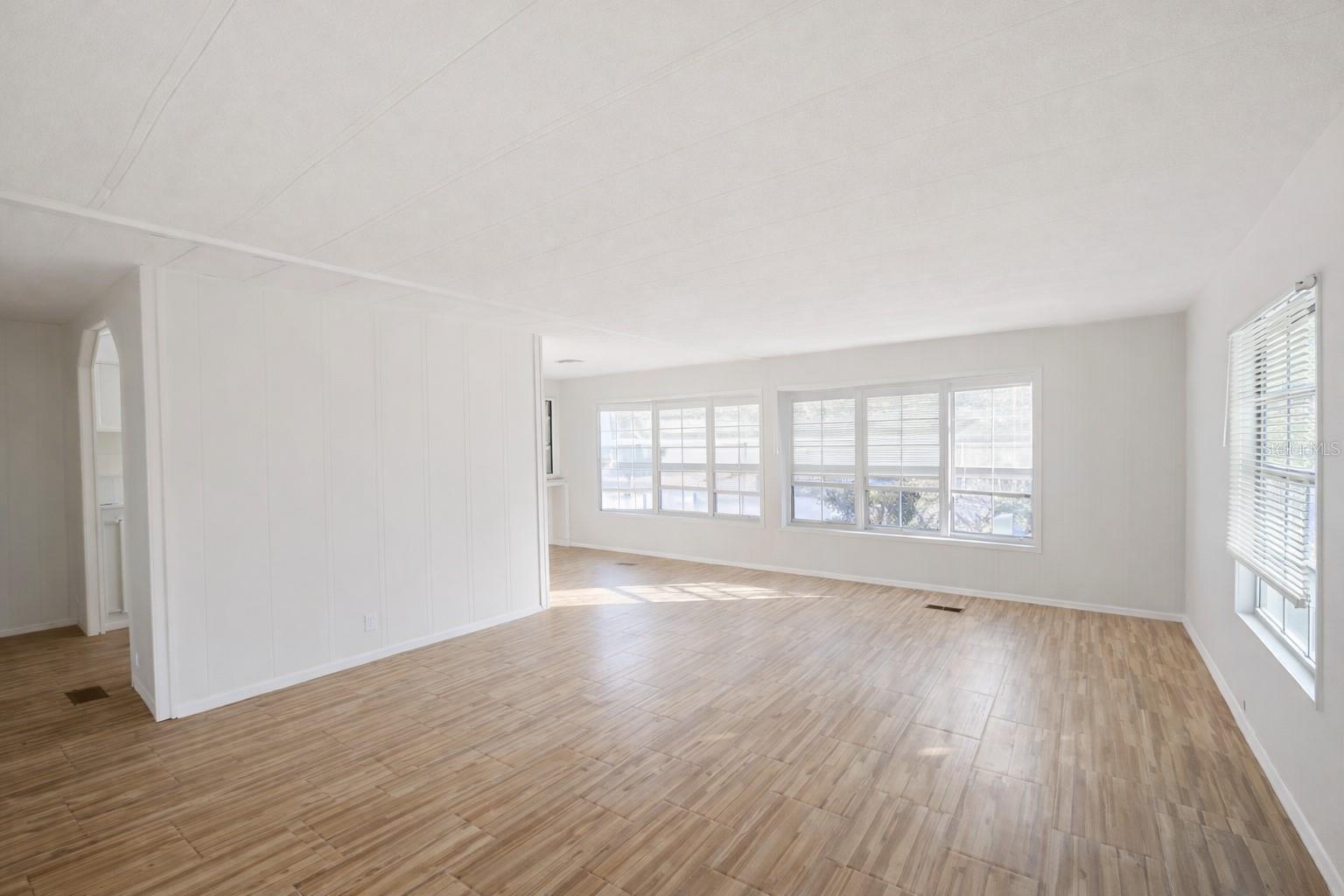 Image 8 of 20 For 7127 Commons Boulevard