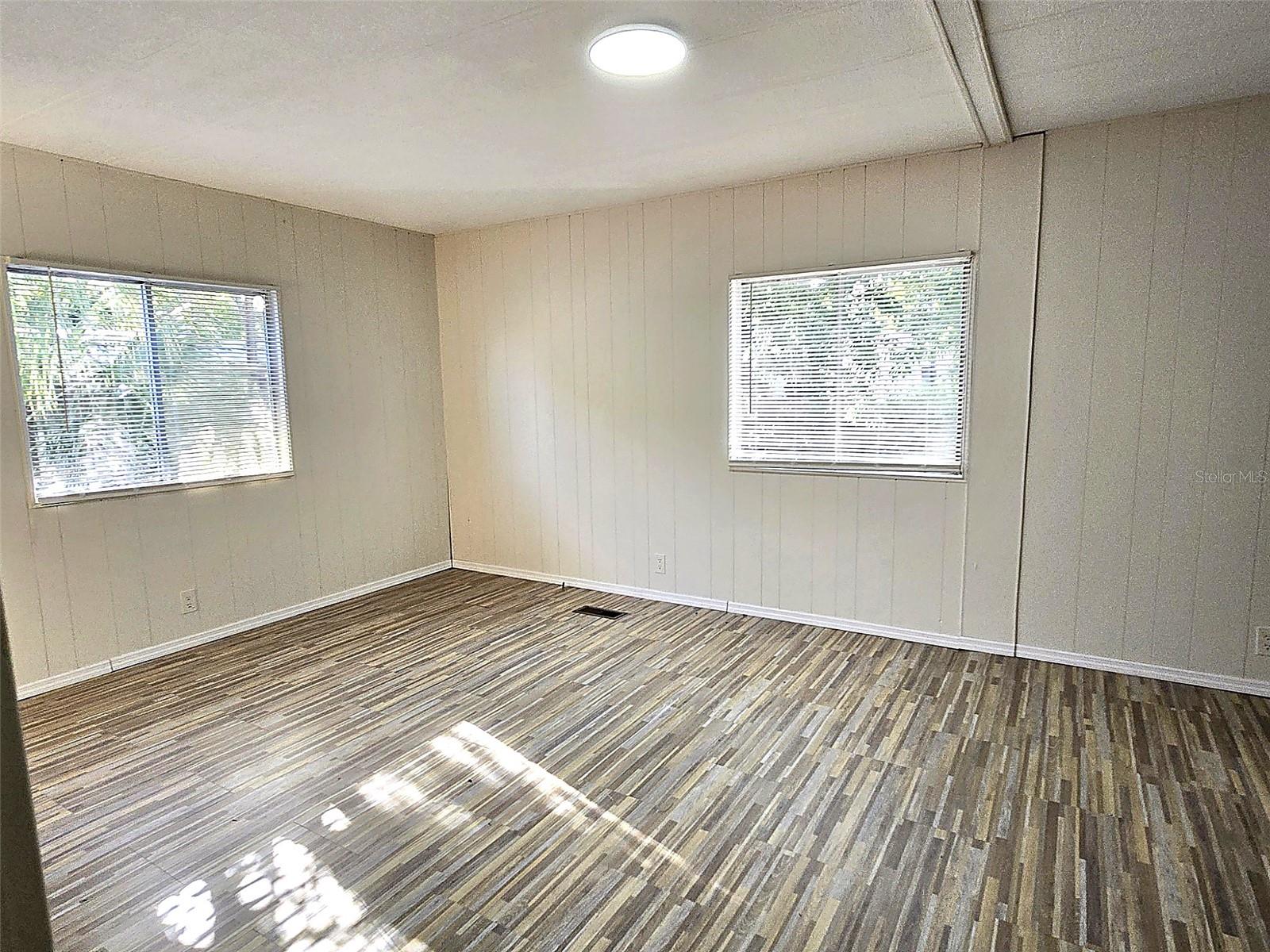 Image 9 of 20 For 7127 Commons Boulevard