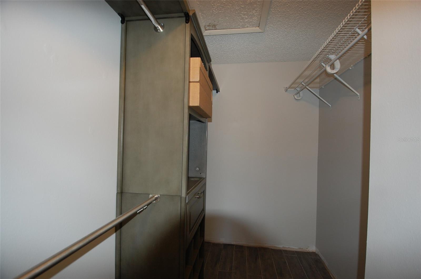 Image 19 of 28 For 1258 Pine Ridge Circle W E2