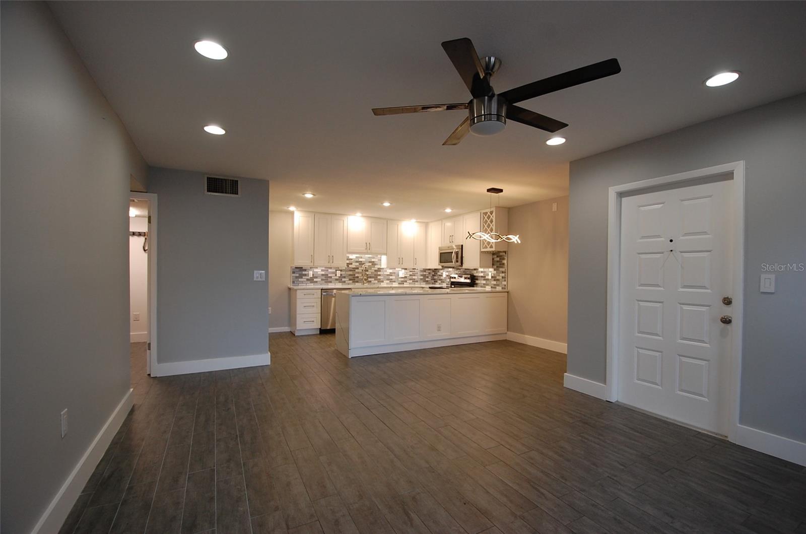 Image 4 of 28 For 1258 Pine Ridge Circle W E2