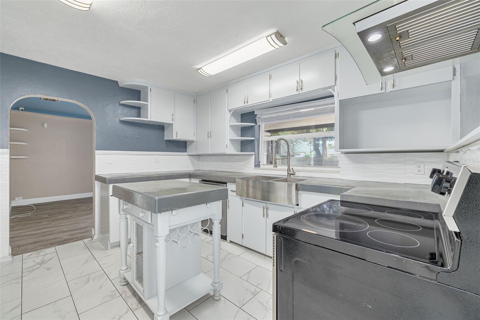 Image 11 of 34 For 5655 1st Avenue N