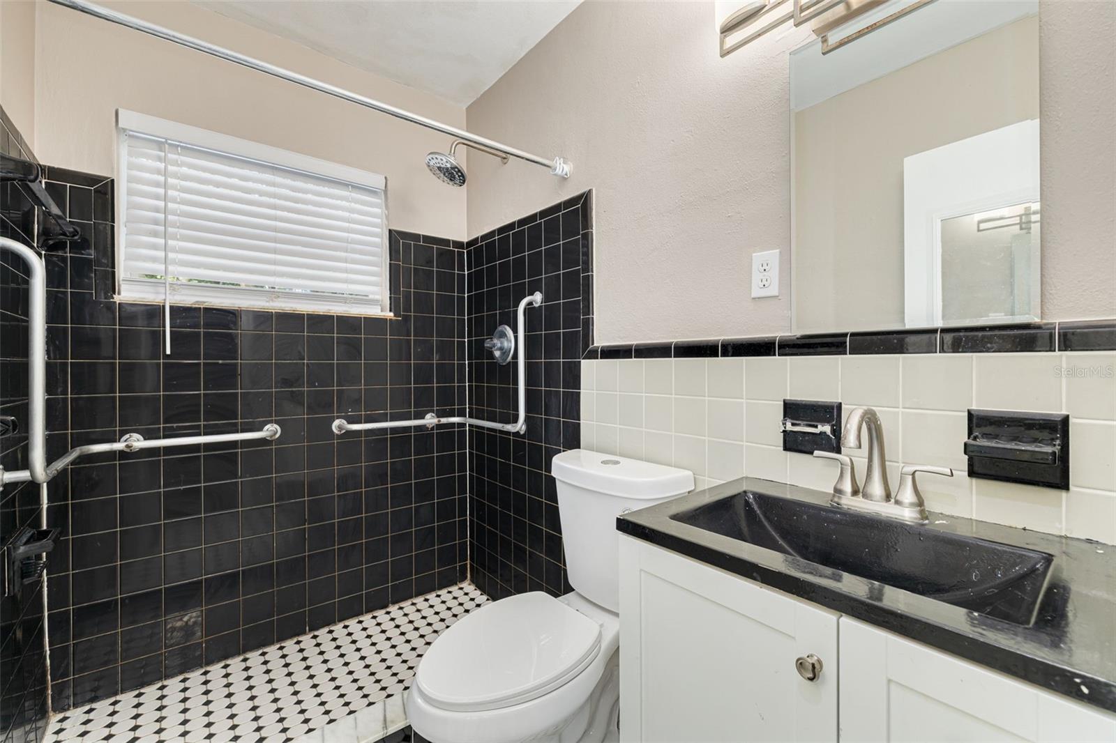 Image 21 of 34 For 5655 1st Avenue N