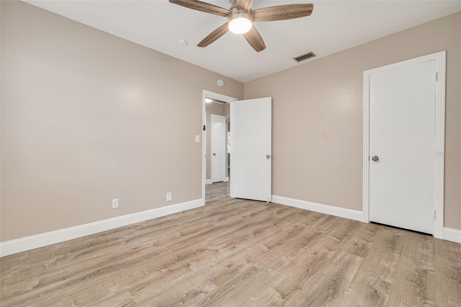 Image 23 of 34 For 5655 1st Avenue N