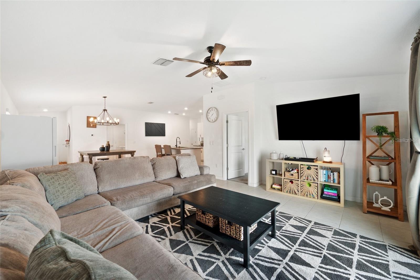 Image 9 of 18 For 5517 Blue Azure Drive