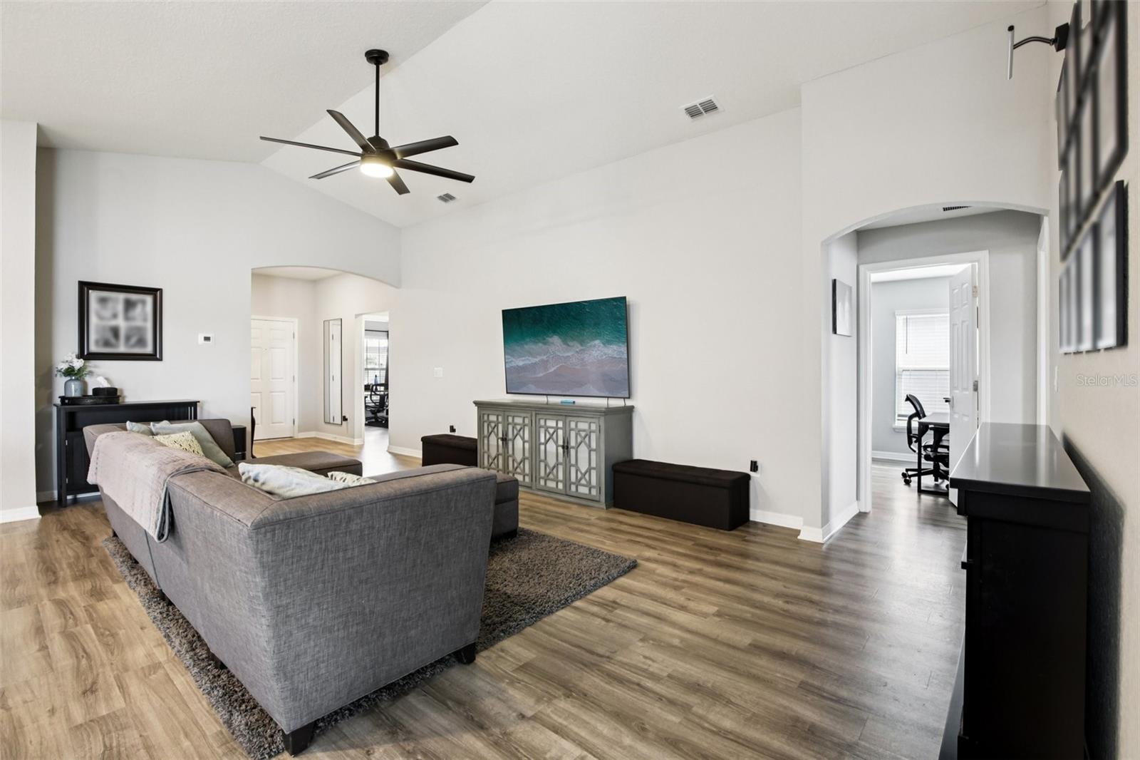 Image 11 of 33 For 12373 Marshland Street