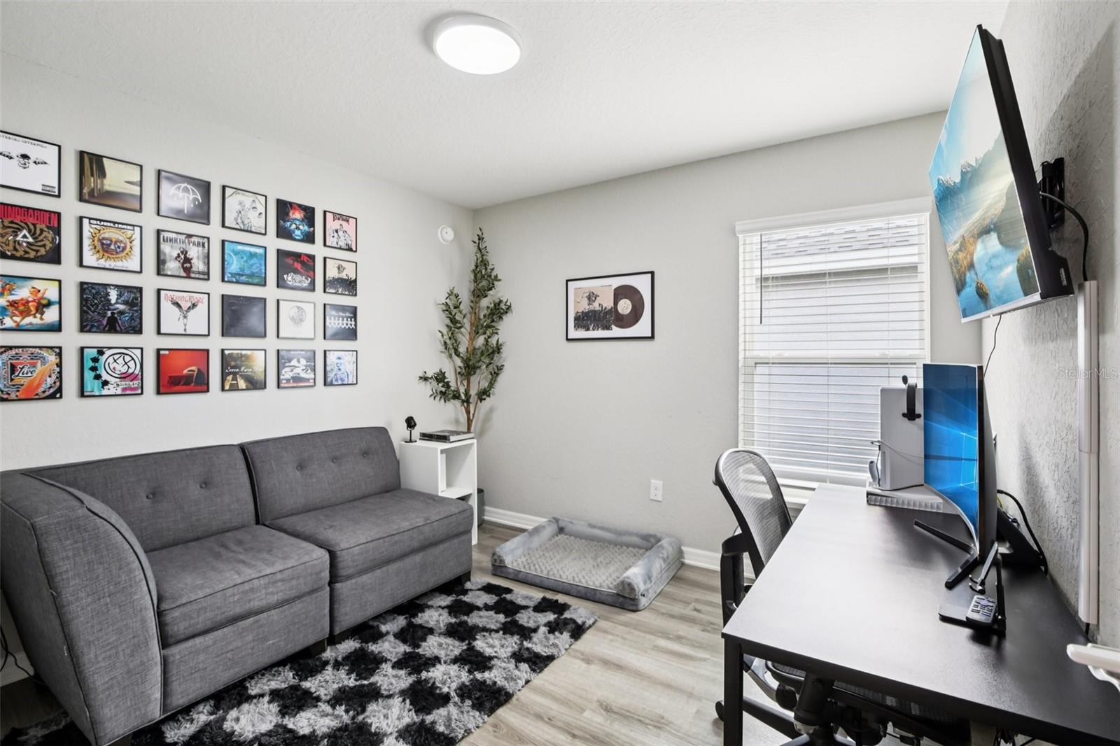 Image 22 of 33 For 12373 Marshland Street