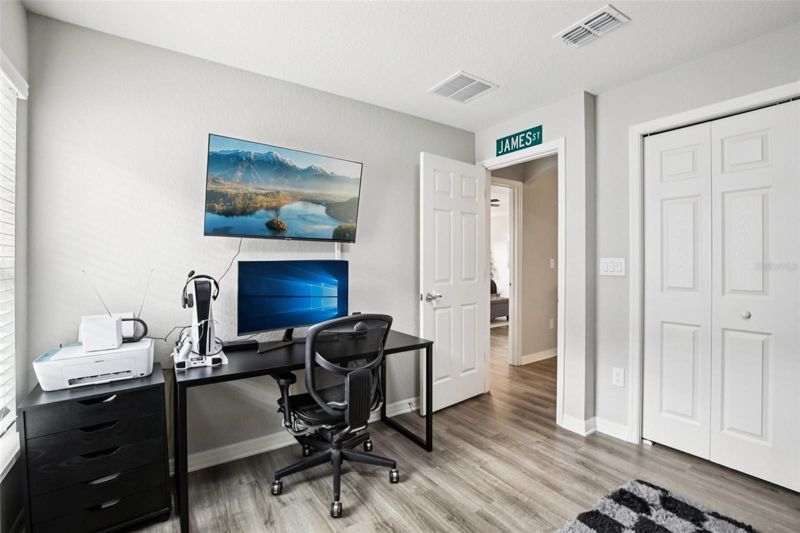 Image 23 of 33 For 12373 Marshland Street