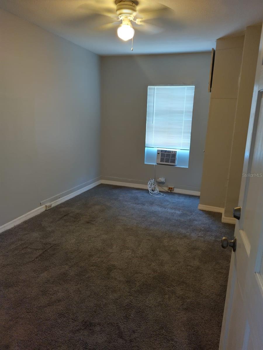 Image 2 of 6 For 705 Vine Avenue 2