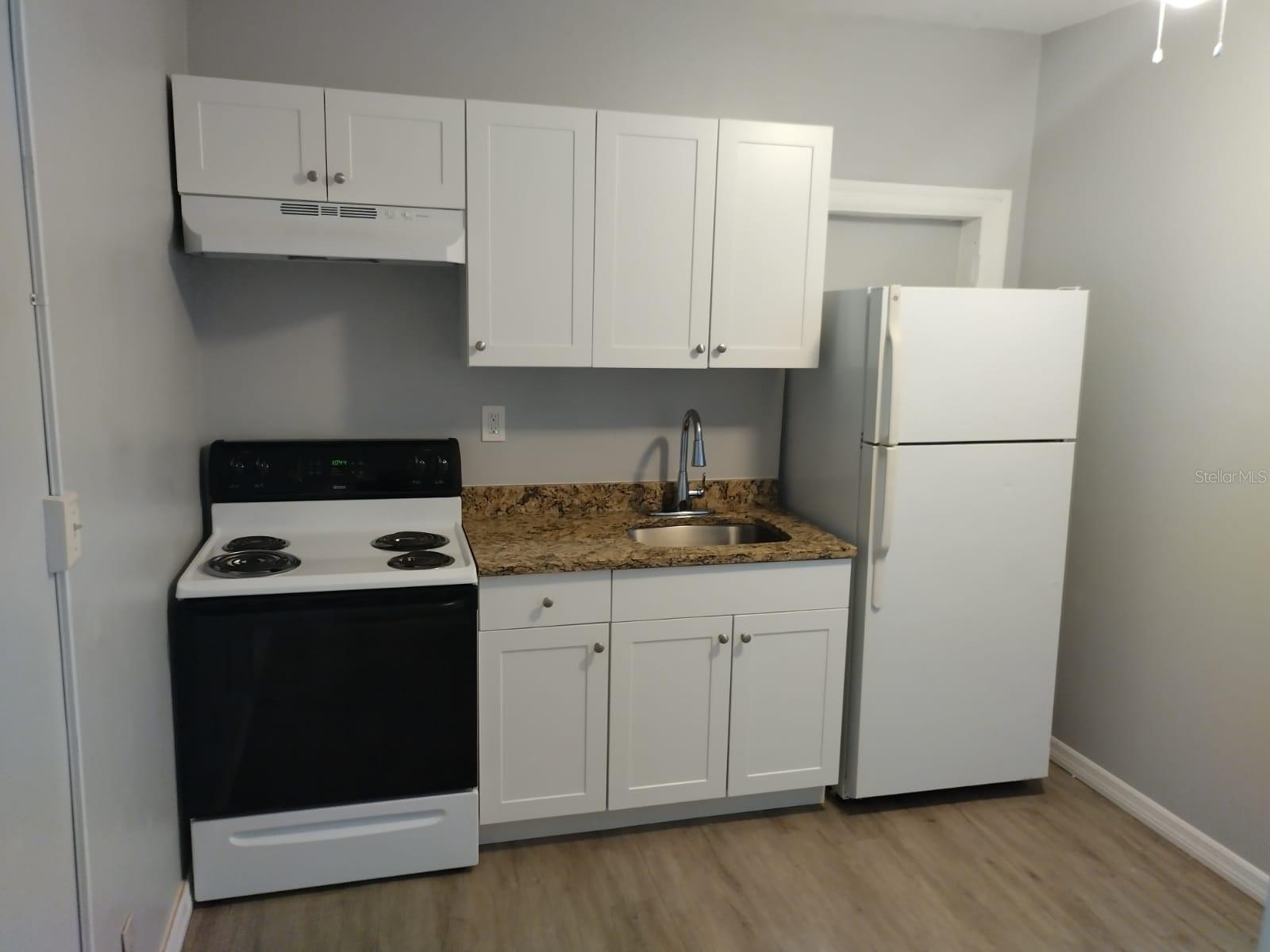 Image 3 of 6 For 705 Vine Avenue 2