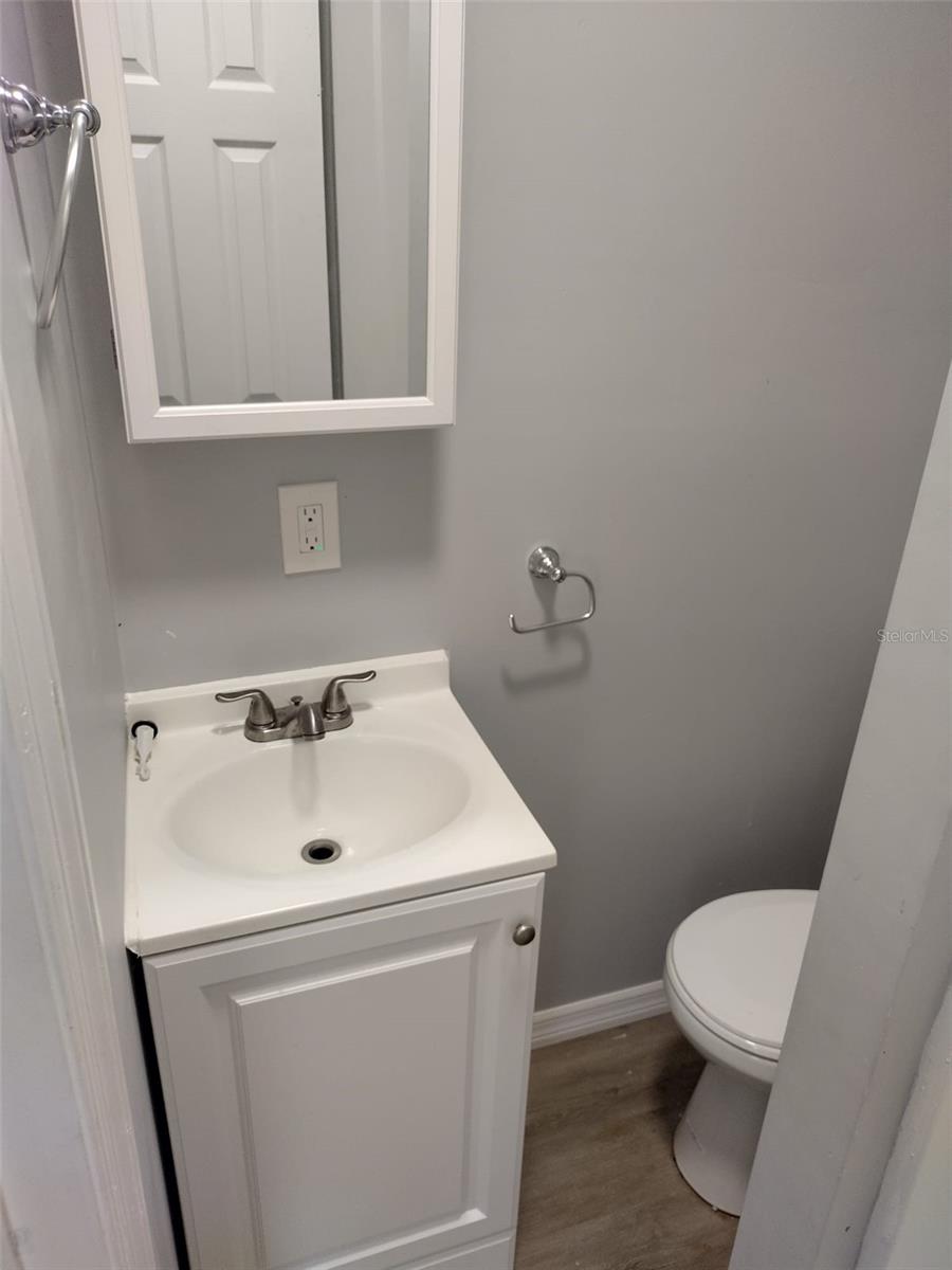 Image 5 of 6 For 705 Vine Avenue 2