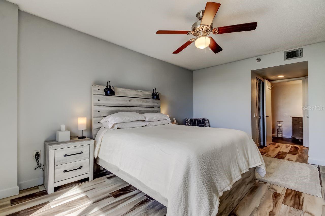 Image 21 of 41 For 2333 Feather Sound Drive B211