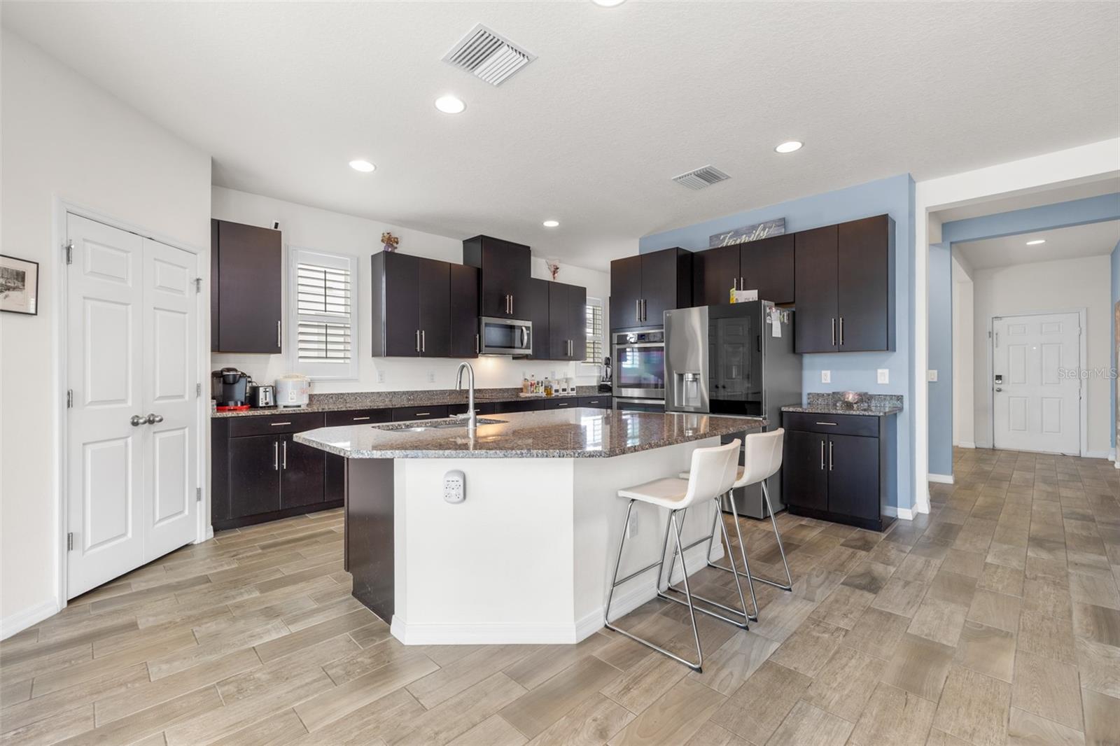 Image 12 of 64 For 1565 Feather Grass Loop