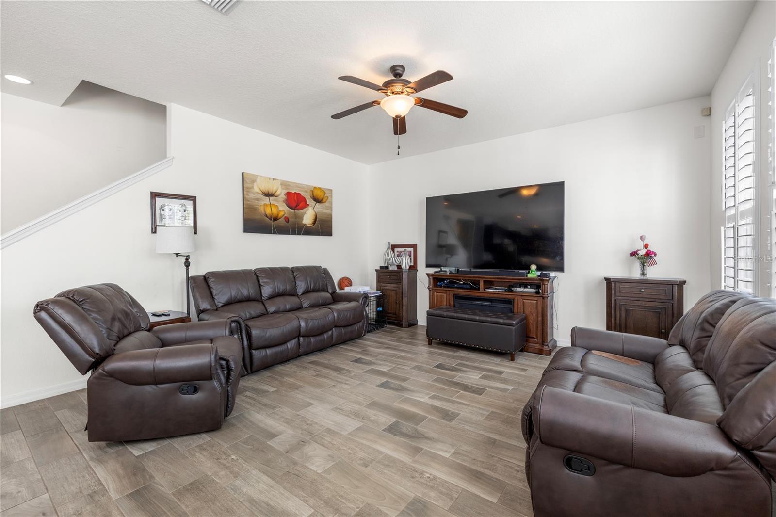 Image 19 of 64 For 1565 Feather Grass Loop