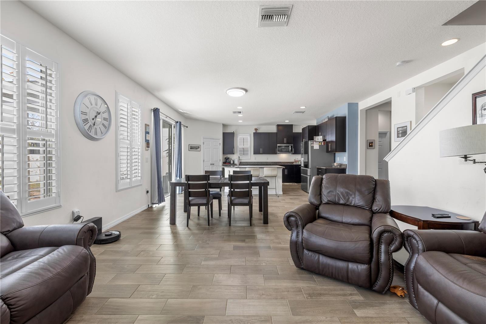 Image 20 of 64 For 1565 Feather Grass Loop