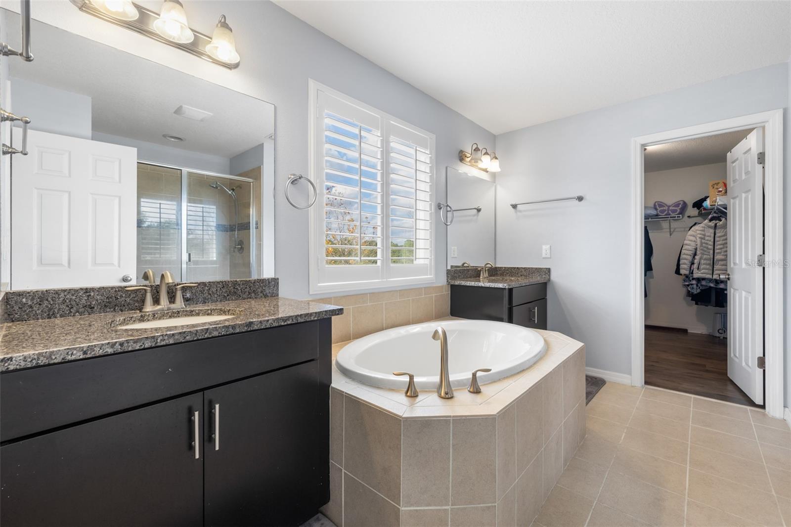 Image 29 of 64 For 1565 Feather Grass Loop