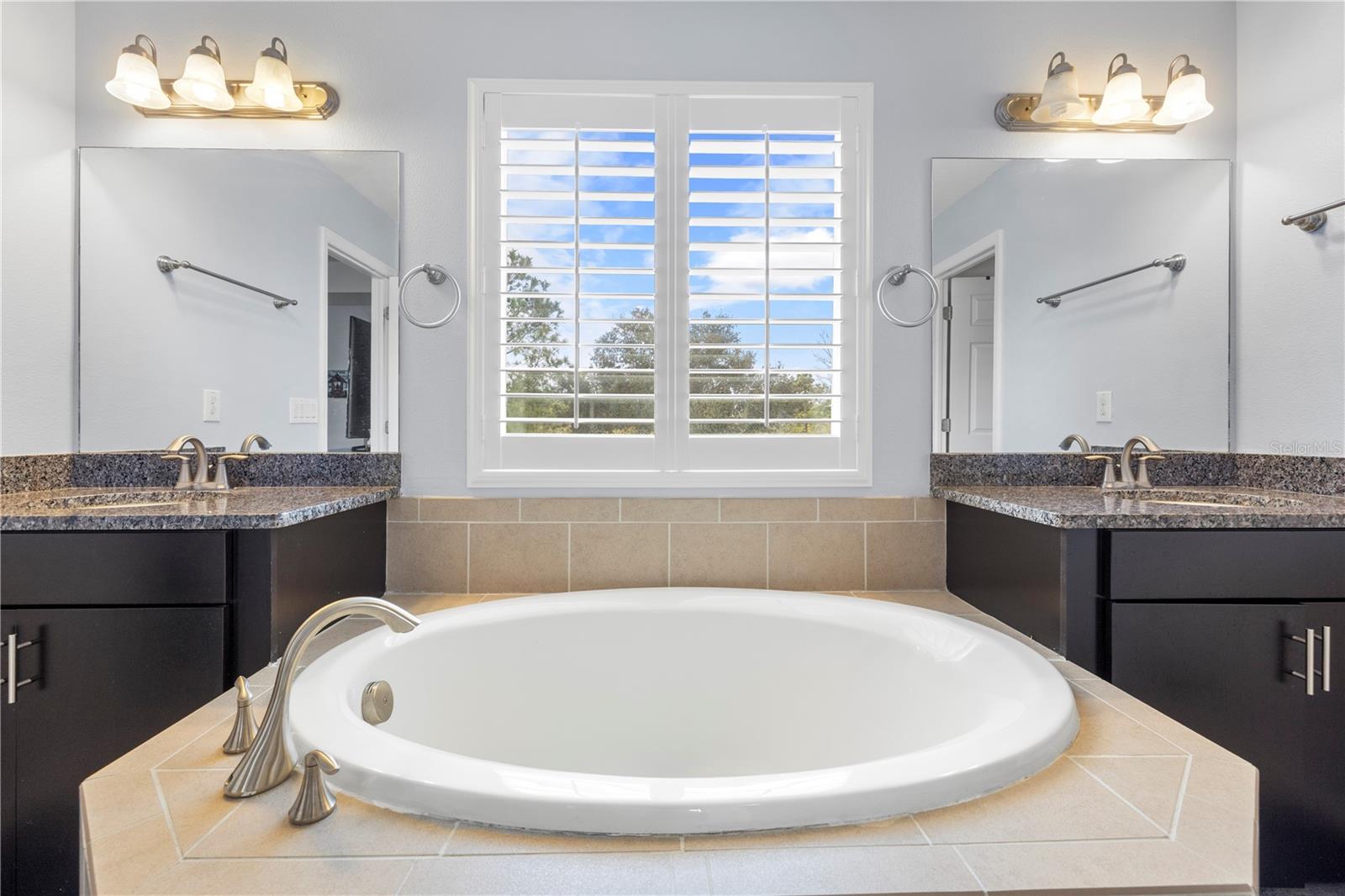 Image 31 of 64 For 1565 Feather Grass Loop