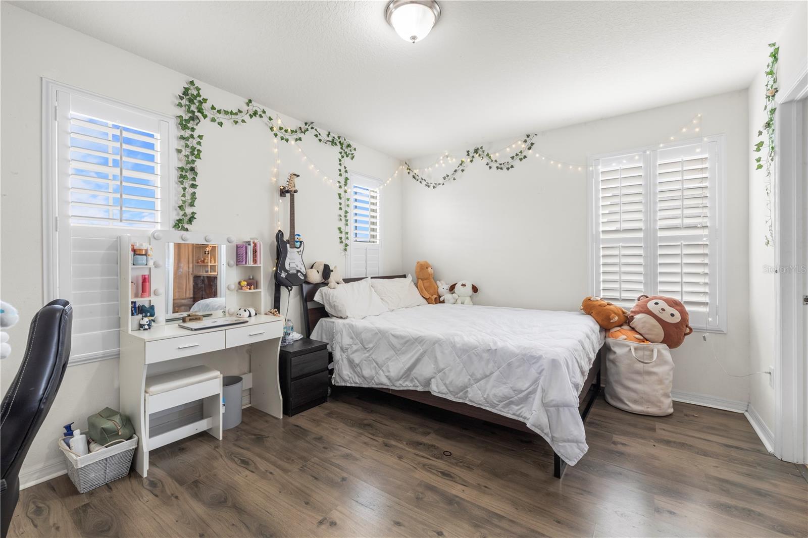 Image 40 of 64 For 1565 Feather Grass Loop