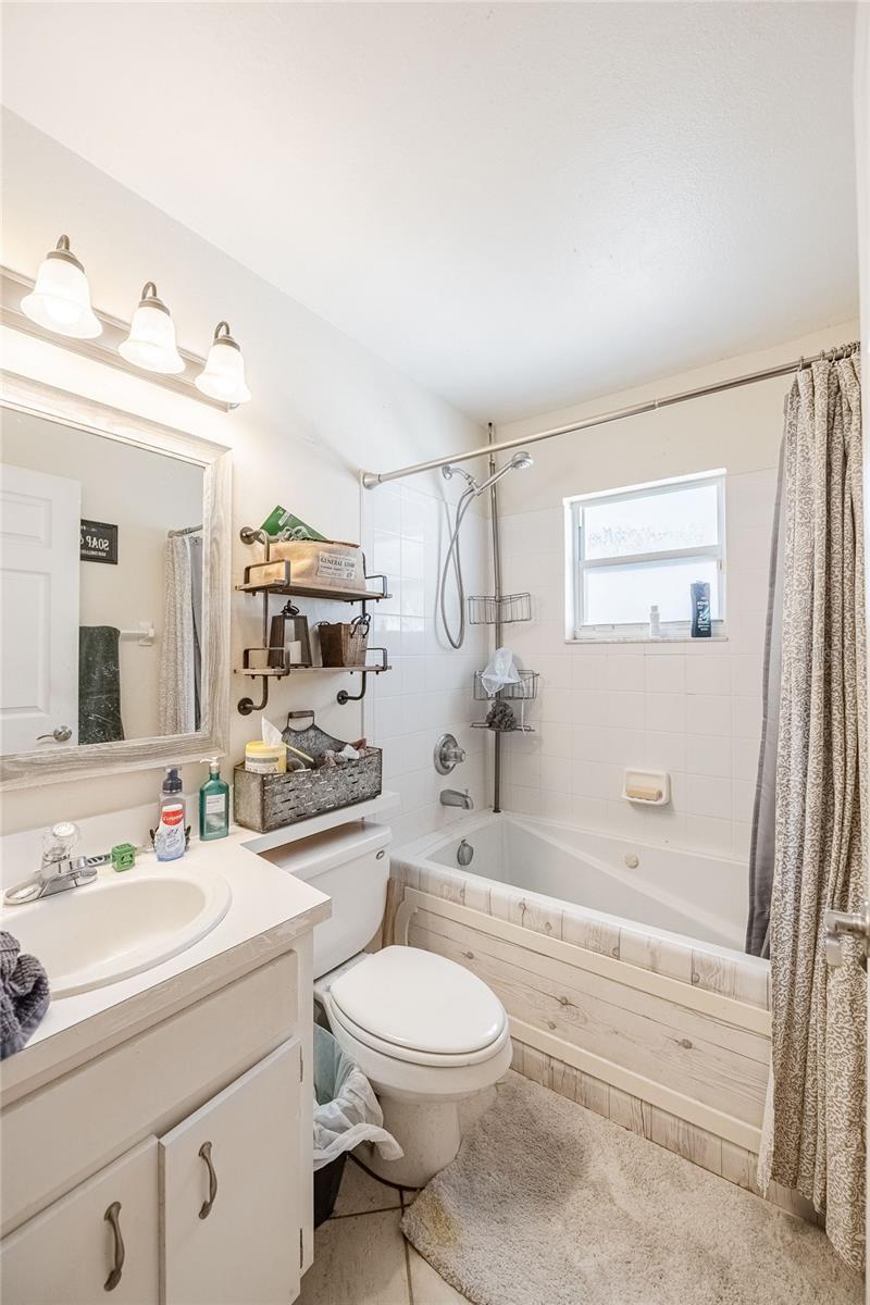 Image 22 of 30 For 463 Emerald Cove Loop