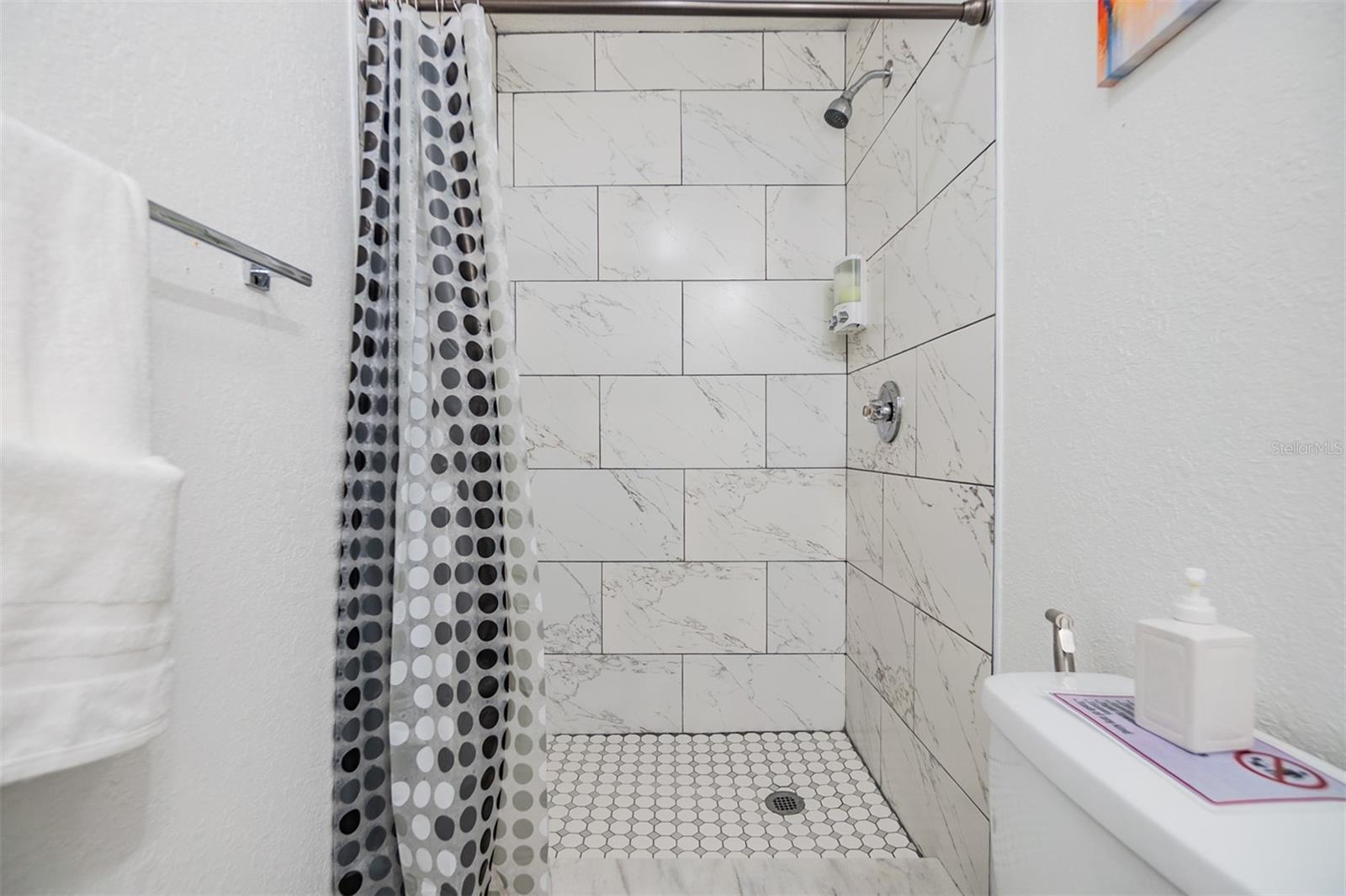 Listing photo id 9 for 4101 Arch Street A