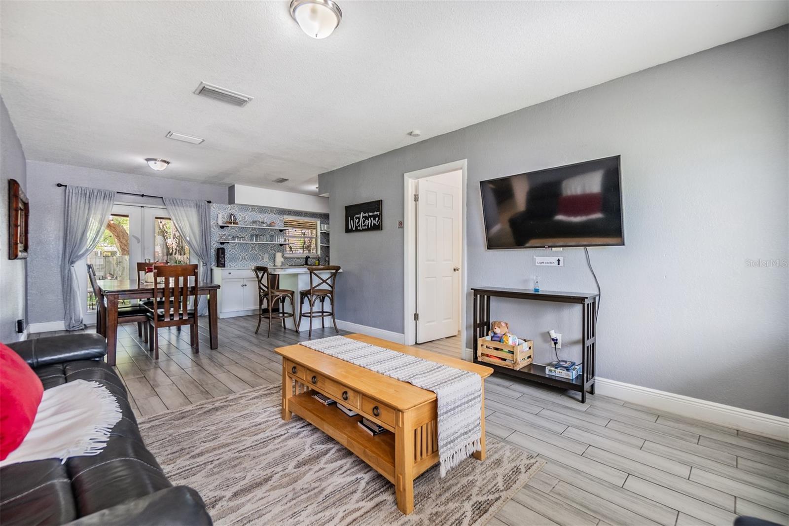 Listing photo id 14 for 4101 Arch Street A