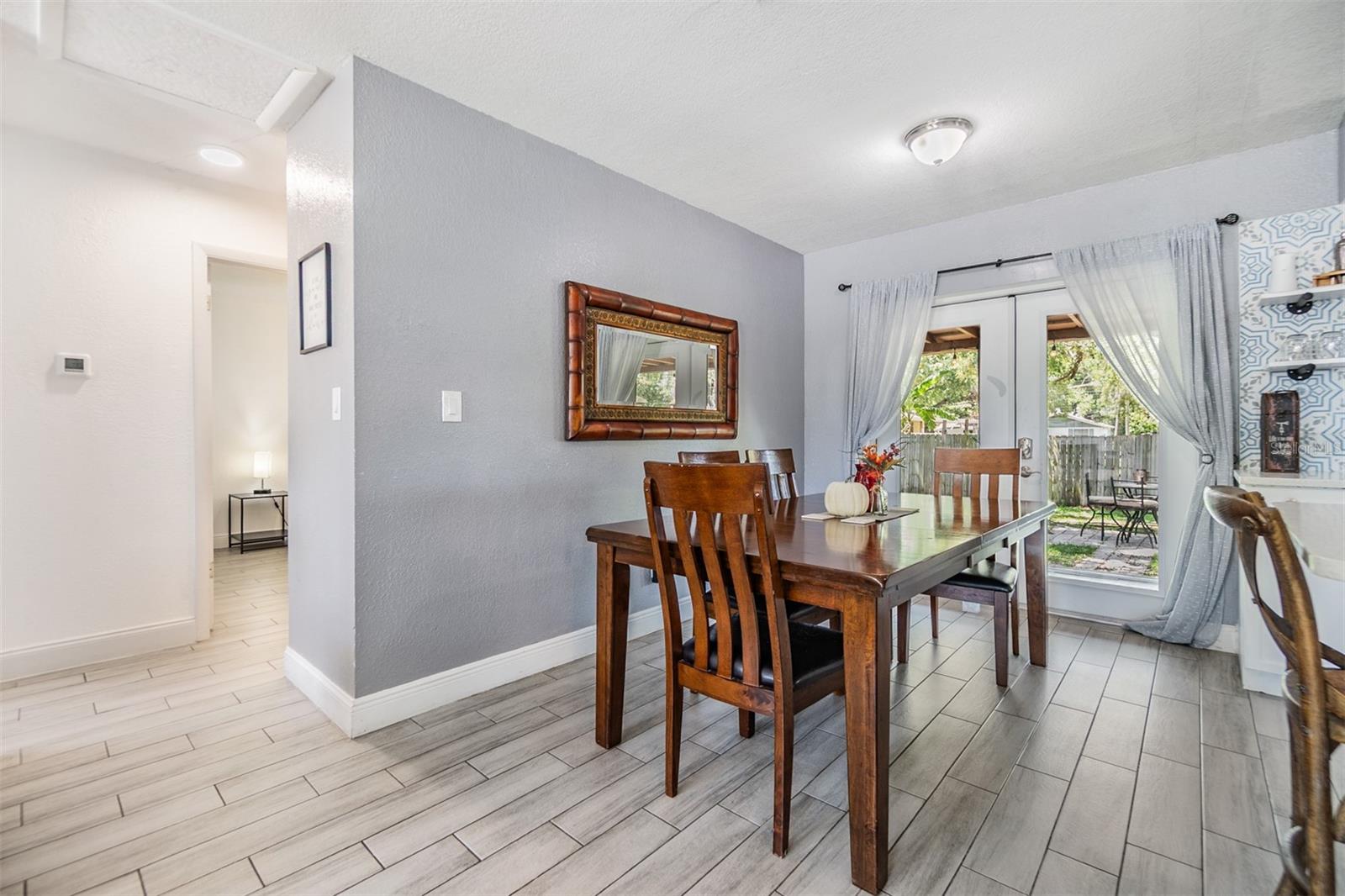 Listing photo id 16 for 4101 Arch Street A